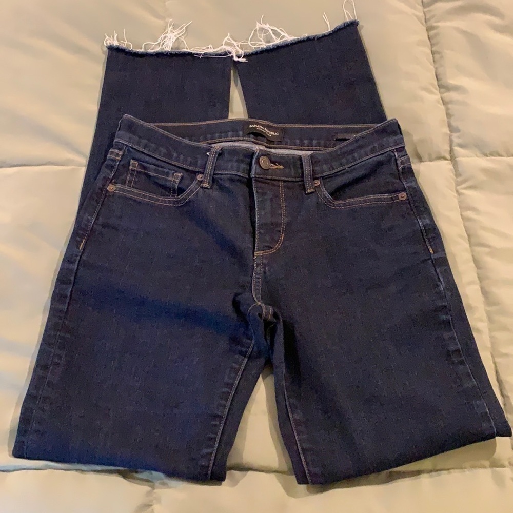 Banana Republic Premium Dark Wash Denim. Womens 26​​​​​​​​​​​​​​​​​​​​​​​